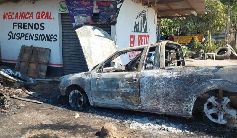 Localizan una camioneta quemada y un taller baleado cerca de donde se localizó un cuerpo embolsado en Costa Rica, Culiacán