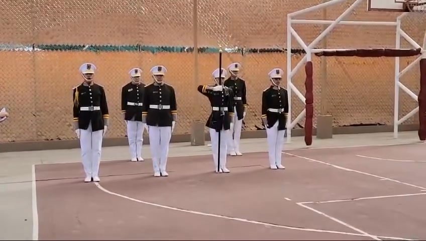 ES ADMIRABLE LA MARCIALIDAD Y LA SINCRONIZACIÓN DE LA ESCOLTA