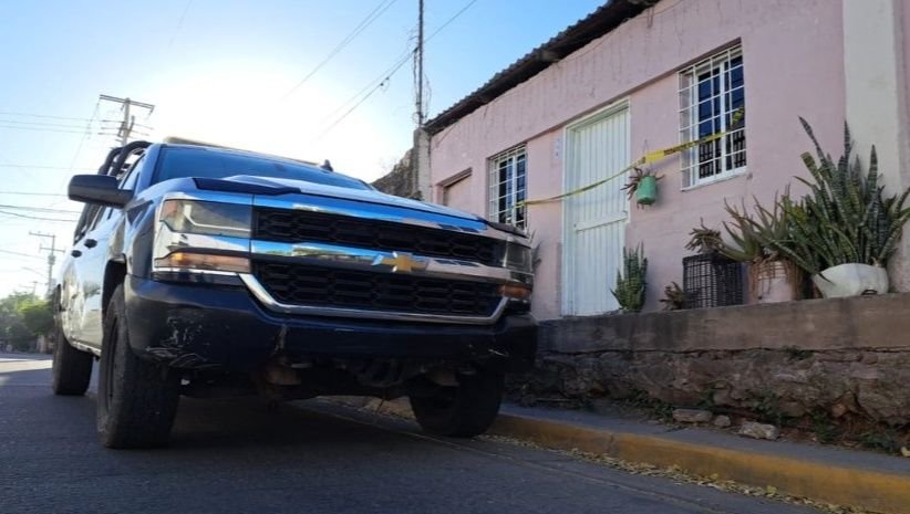 Asesinan a balazos a un hombre y dejan herido a su hijo en un domicilio de Tierra Blanca, Culiacán Asesinan a balazos a un hombre y dejan herido a su hijo en un domicilio de Tierra Blanca, Culiacán