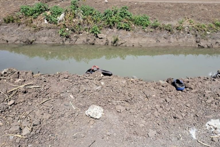 Culiacán, Sinaloa.- La mañana de este lunes fue localizado el cuerpo sin vida de un hombre en un canal de riego, ubicado en las …