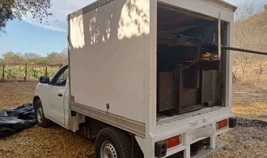 En Culiacán, Ejército asegura una camioneta que tenía empotrada una ametralladora calibre .50 y una SUV robada