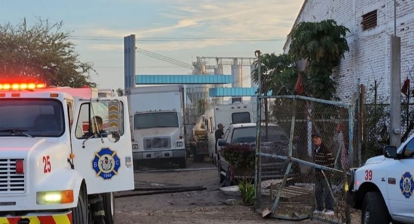 Le prenden fuego a pensión de vehículos asegurados por la Fiscalía del Estado, en Culiacán Le prenden fuego a pensión de vehículos asegurados por la Fiscalía del Estado, en Culiacán