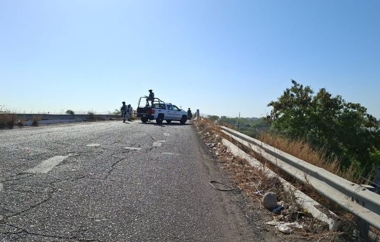 Hallan cuerpo de un hombre dentro de una maleta en El Diez, al sur de Culiacán