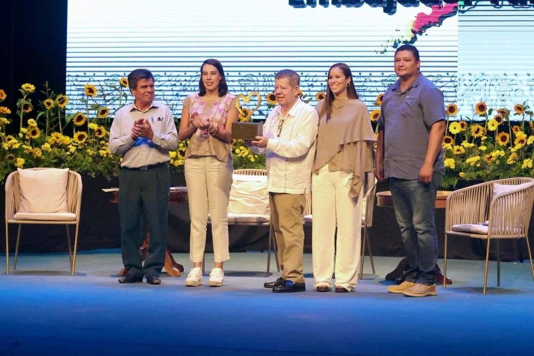 Entregan el galardón Orgullo Sinaloense a Marcos Osuna Tirado por su incansable labor como promotor del turismo rural