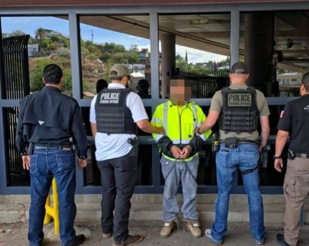 En coordinación con ICE e INTERPOL, la Fiscalía de Sinaloa ejecuta orden de aprehensión contra un hombre por homicidio doloso En coordinación con ICE e INTERPOL, la Fiscalía de Sinaloa ejecuta orden de aprehensión contra un hombre por homicidio doloso