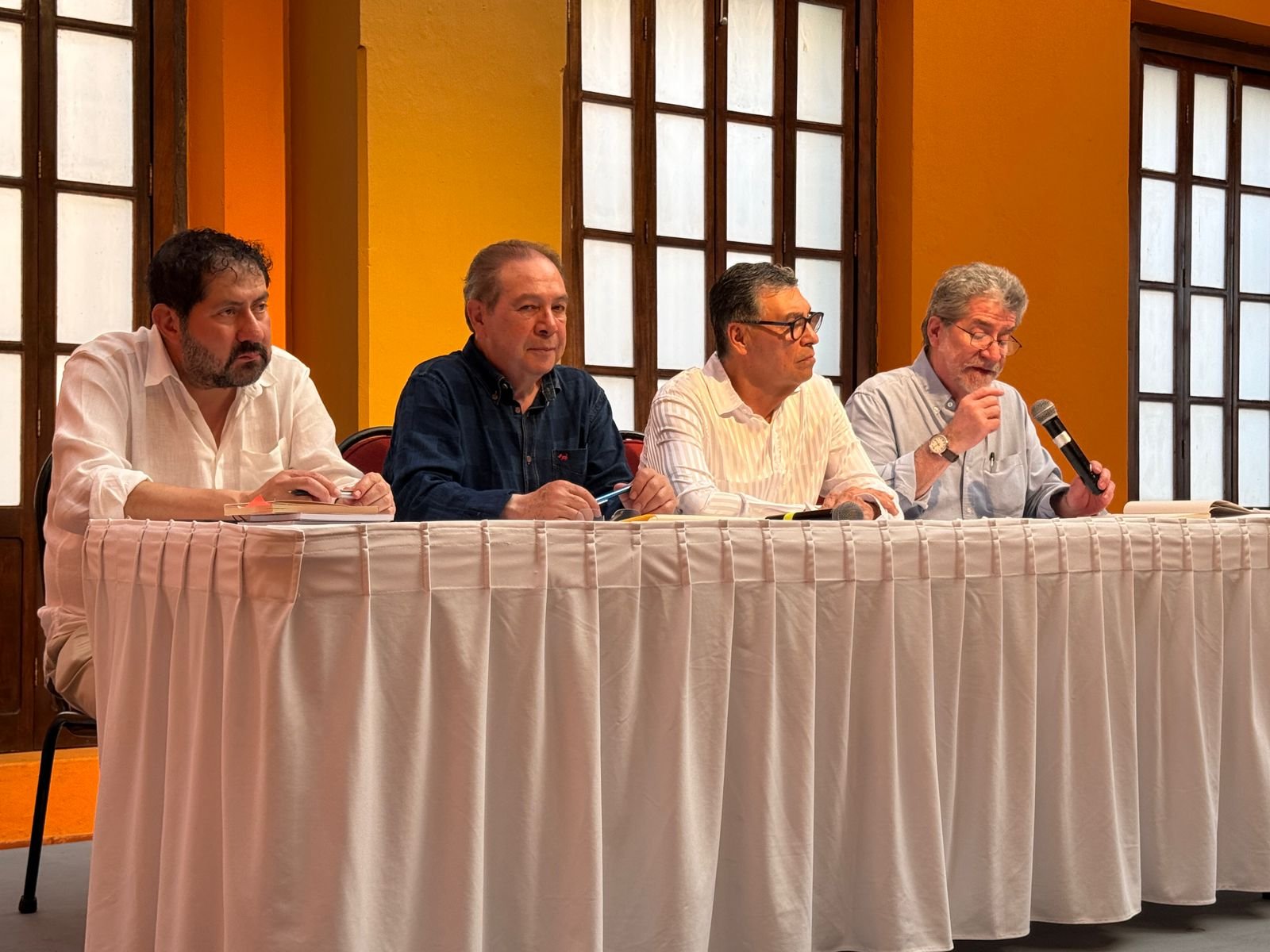 Presentación del libro Mitos Clásicos y Sueños Públicos en Casa Haas, un diálogo entre el ayer mítico y el presente social* Presentación del libro Mitos Clásicos y Sueños Públicos en Casa Haas, un diálogo entre el ayer mítico y el presente social*