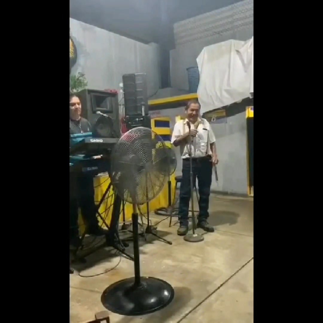 CANTAR Y BAILAR AL MISMO TIEMPO A VECES NO ES TAN FÁCIL