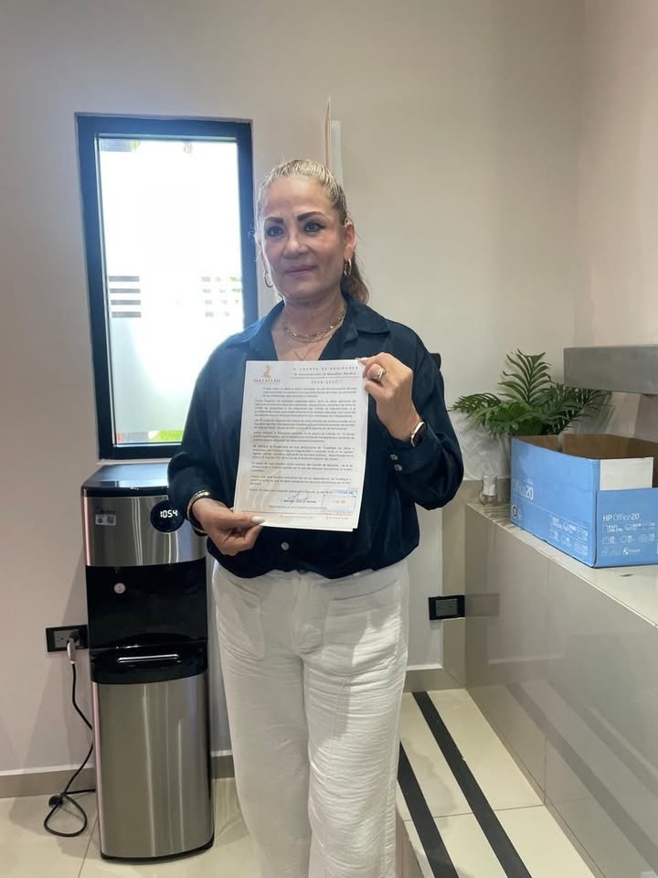 Regidora Maribel Chollet presenta denuncia ante la ASE por presuntas irregularidades en el Comité de Adquisiciones de Mazatlán Regidora Maribel Chollet presenta denuncia ante la ASE por presuntas irregularidades en el Comité de Adquisiciones de Mazatlán