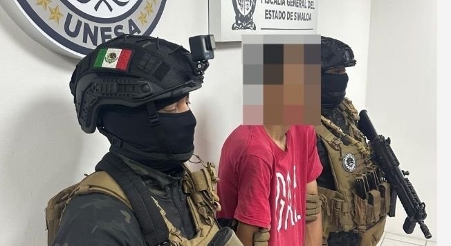 Detienen a sujeto acusado de intentar prenderle fuego a su vecino en Infonavit Cañadas, Culiacán Detienen a sujeto acusado de intentar prenderle fuego a su vecino en Infonavit Cañadas, Culiacán