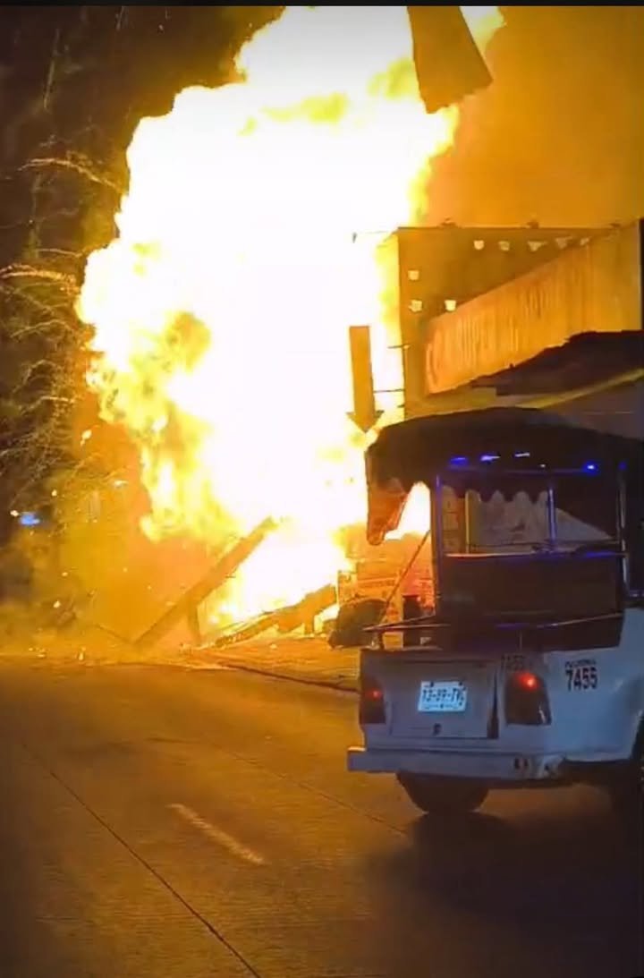 #MAZATLÁN Una fuerte explosión se registró esta tarde noche en un local de tacos, ubicado por la Avenida Del Mar, esquina con Jo…