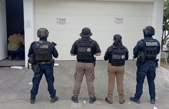 Hallan Barrett y una docena de armas largas, municiones y ropa táctica, además de una camioneta tras cateo en Portalegre II, en … Hallan Barrett y una docena de armas largas, municiones y ropa táctica, además de una camioneta tras cateo en Portalegre II, en …