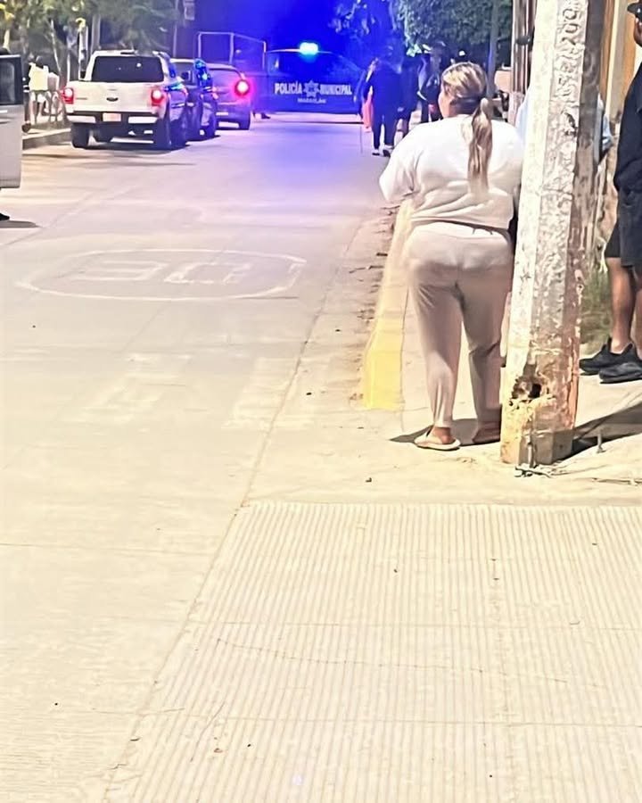 Cuerpos de Seguridad y Auxilio se movilizan en la colonia Ricardo Flores Magón Cuerpos de Seguridad y Auxilio se movilizan en la colonia Ricardo Flores Magón