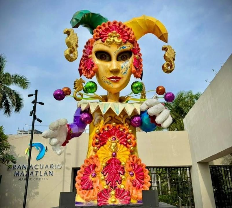 Gran Acuario Mazatlán se prepara para la máxima fiesta del puerto con la colocación del monigote “Arlequín del Mar” Gran Acuario Mazatlán se prepara para la máxima fiesta del puerto con la colocación del monigote “Arlequín del Mar”