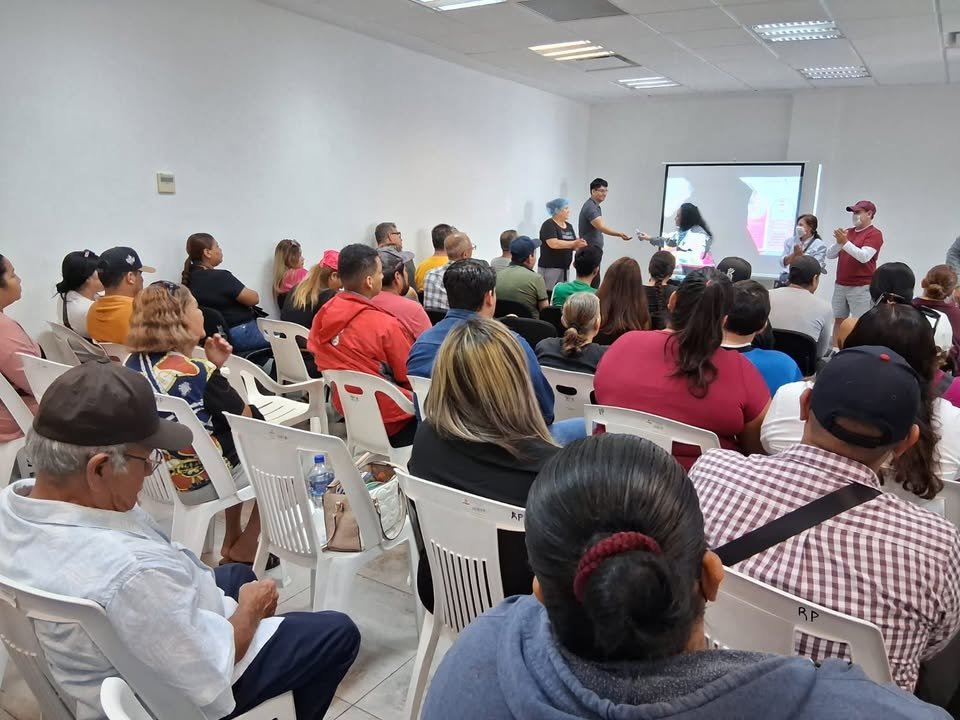 Coepriss capacita a 400 comerciantes semifijos para fortalecer la seguridad sanitaria durante el Carnaval