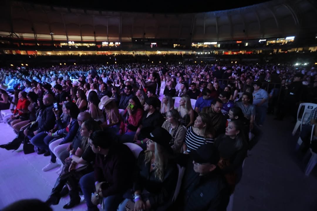 Con asistencia de 25 mil personas y una ocupacion del 90 por ciento arrancó El Carnaval de Mazatlán