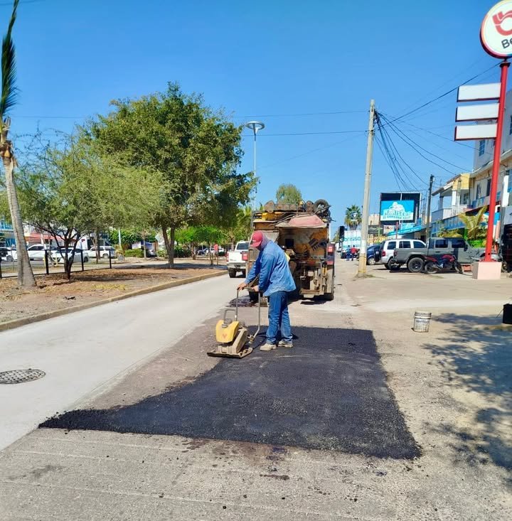 *Gobierno de Mazatlán mantiene activo el programa de bacheo en diversas zonas de la ciudad*