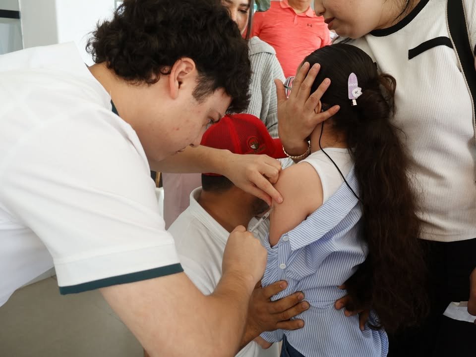 Refuerza IMSS Sinaloa vacunación contra sarampión durante jornada de fin de semana