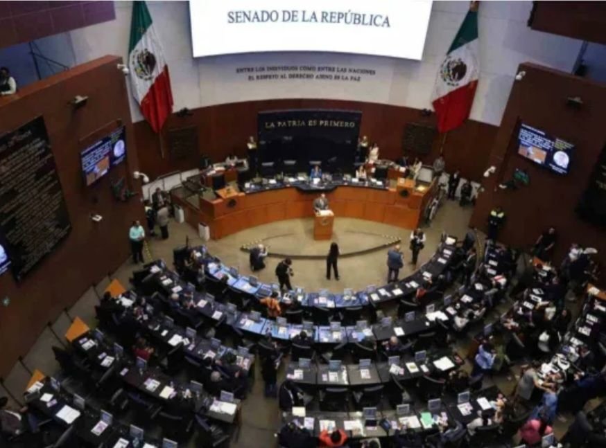 Senado avala reforma que abre la puerta a usar ahorros de las Afores en obras del gobierno
