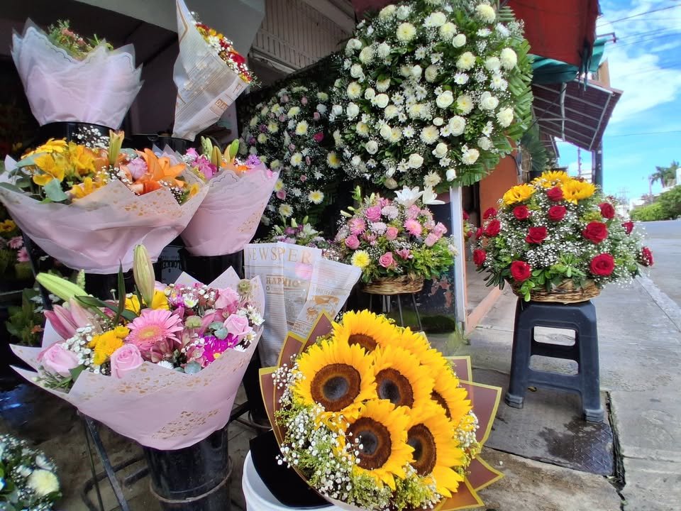 Comerciantes del Mercado de las Flores esperan aumento en sus ventas por el Día de las Madres Comerciantes del Mercado de las Flores esperan aumento en sus ventas por el Día de las Madres